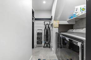 Luxury Clarendon 4-BR Homestay - McVeigh