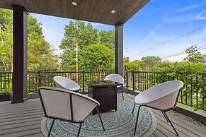 Luxury Clarendon 4-BR Homestay - McVeigh