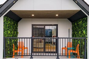 Luxury Clarendon 4-BR Homestay - McVeigh