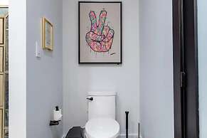 Luxury Clarendon 4-BR Homestay - McVeigh