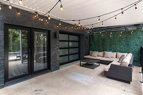 Luxury Clarendon 4-BR Homestay - McVeigh