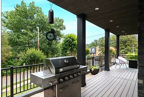 Luxury Clarendon 4-BR Homestay - McVeigh