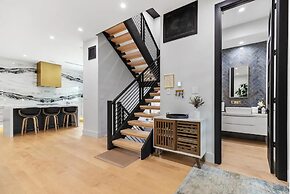 Luxury Clarendon 4-BR Homestay - McVeigh