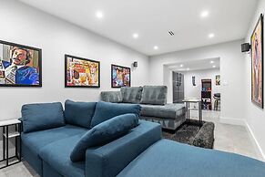 Luxury Clarendon 4-BR Homestay - McVeigh