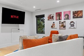 Luxury Clarendon 4-BR Homestay - McVeigh