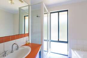 Relax and Unwind at Heavenly Hideaway