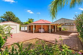 Hidden Gem Getaway in Dunsboroughs Heart