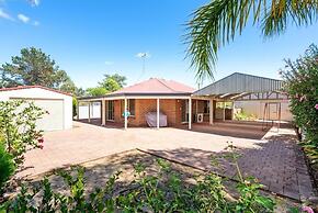 Hidden Gem Getaway in Dunsboroughs Heart