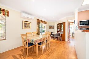 Hidden Gem Getaway in Dunsboroughs Heart