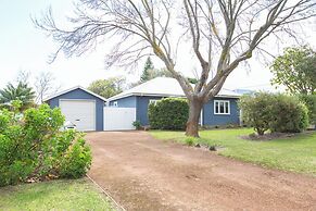 Relax and Unwind at Otters Retreat