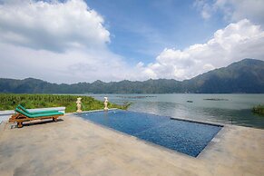 D Sila’s Tepi Danu Villas Kintamani & Natural hot spring