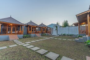 D Sila’s Tepi Danu Villas Kintamani & Natural hot spring