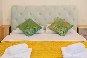 Stylish City Center Vibes Apartment