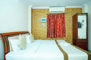 Hotel Manohar Palace