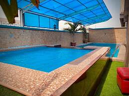 Caeser's Luxury Hotel