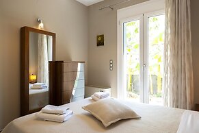 Tselepis Villa at Lakithra