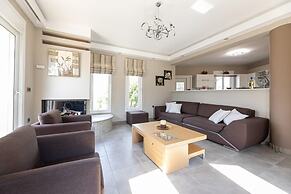 Tselepis Villa at Lakithra