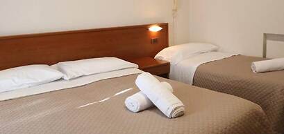 Lora Hotel