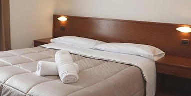 Lora Hotel