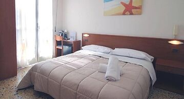 Lora Hotel