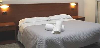 Lora Hotel