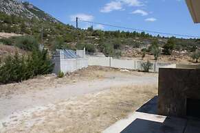 260sqm villa in Loutraki with a sea view