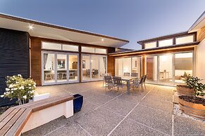 WHAKATA ON WHITBOURN