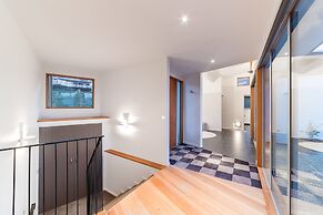 WHAKATA ON WHITBOURN