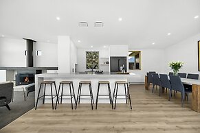 WHAKATA ON WHITBOURN