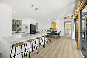 WHAKATA ON WHITBOURN