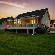 1 Mile to Pkwy Pets Hot Tub Creekside Porch