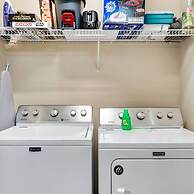 1 Mile to Pkwy Pets Hot Tub Creekside Porch