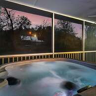 1 Mile to Pkwy Pets Hot Tub Creekside Porch