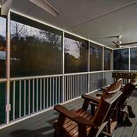 1 Mile to Pkwy Pets Hot Tub Creekside Porch