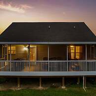 1 Mile to Pkwy Pets Hot Tub Creekside Porch