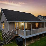 1 Mile to Pkwy Pets Hot Tub Creekside Porch