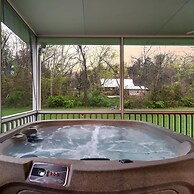 1 Mile to Pkwy Pets Hot Tub Creekside Porch