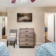 1 Mile to Pkwy Pets Hot Tub Creekside Porch