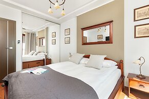 Traditional Gdansk Apartment by Renters