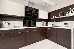 Traditional Gdansk Apartment by Renters