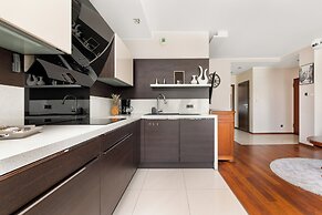 Traditional Gdansk Apartment by Renters