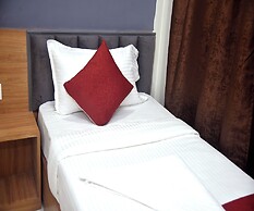 Vogue Cabin Stay Near NESCO