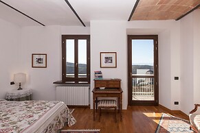 The Grape Pergola House