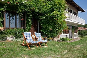 The Grape Pergola House