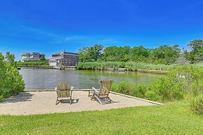 Hamptons Retreat w/ Private Dock, Kayak & Canoe!