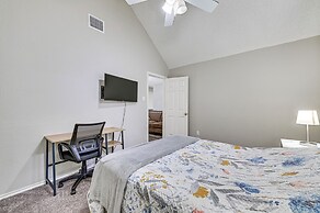 10 Mi to Lake Lewisville: Carrollton Home w/ Pool