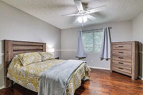 10 Mi to Lake Lewisville: Carrollton Home w/ Pool