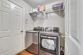 10 Mi to Lake Lewisville: Carrollton Home w/ Pool