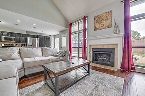 10 Mi to Lake Lewisville: Carrollton Home w/ Pool