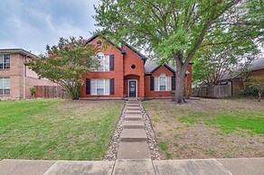 10 Mi to Lake Lewisville: Carrollton Home w/ Pool